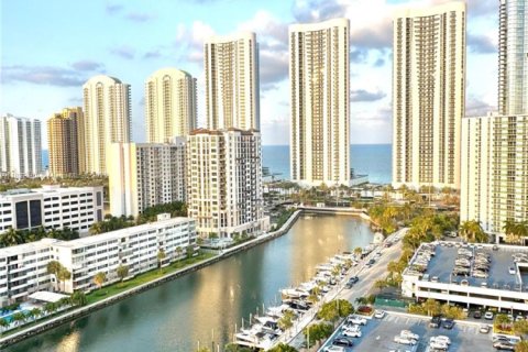 Condo in Sunny Isles Beach, Florida, 1 bedroom  № 1817565 - photo 12