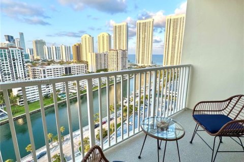 Condo in Sunny Isles Beach, Florida, 1 bedroom  № 1817565 - photo 11