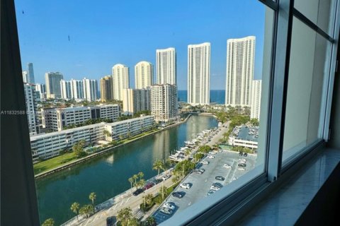 Condo in Sunny Isles Beach, Florida, 1 bedroom  № 1817565 - photo 25