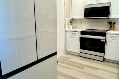 Condo in Sunny Isles Beach, Florida, 1 bedroom  № 1817565 - photo 18