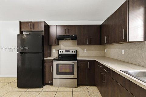 Appartement à louer à Miami Springs, Floride: 2 chambres № 2029479 - photo 3