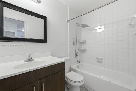 Appartement à louer à Miami Springs, Floride: 2 chambres № 2029479 - photo 14