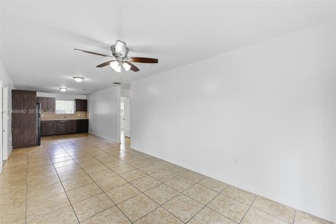 Appartement à louer à Miami Springs, Floride: 2 chambres № 2029479 - photo 6