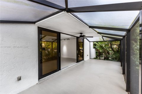 Condo in Key Biscayne, Florida, 3 bedrooms № 2033295 - photo 15