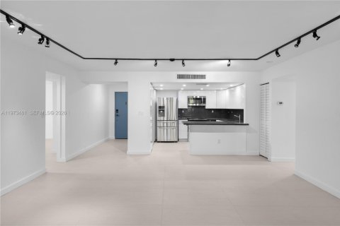 Condo in Key Biscayne, Florida, 3 bedrooms № 2033295 - photo 10