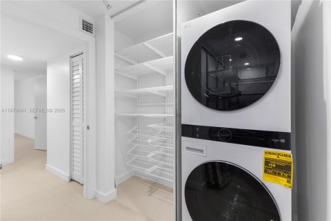 Condo in Key Biscayne, Florida, 3 bedrooms № 2033295 - photo 23