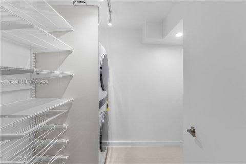 Condo in Key Biscayne, Florida, 3 bedrooms № 2033295 - photo 24