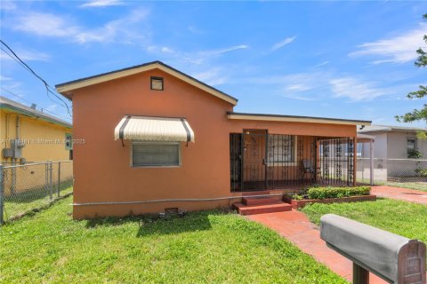 Casa en venta en Miami, Florida, 2 dormitorios, 74.69 m2 № 1939334 - foto 3