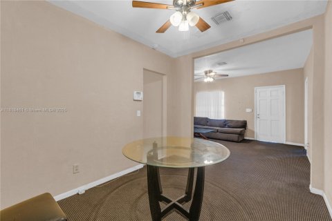 Casa en venta en Miami, Florida, 2 dormitorios, 74.69 m2 № 1939334 - foto 19