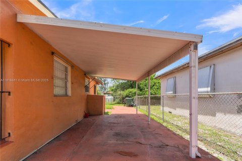 Casa en venta en Miami, Florida, 2 dormitorios, 74.69 m2 № 1939334 - foto 25