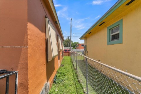 Casa en venta en Miami, Florida, 2 dormitorios, 74.69 m2 № 1939334 - foto 23
