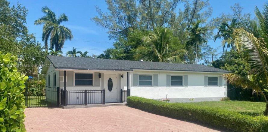 Villa ou maison à South Miami, Floride 3 chambres, 118.36 m2 № 1967618
