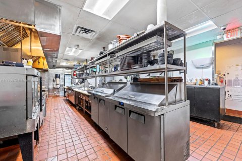 Propiedad comercial en venta en Coral Springs, Florida № 1708552 - foto 19