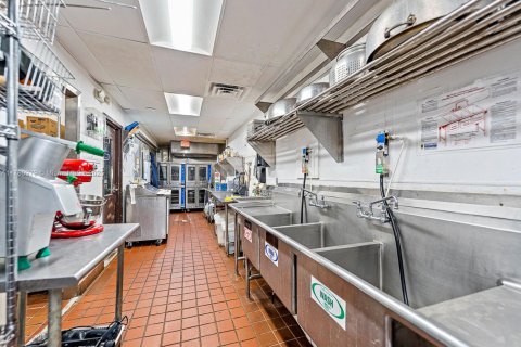 Propiedad comercial en venta en Coral Springs, Florida № 1708552 - foto 23