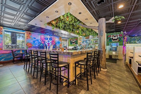 Propiedad comercial en venta en Coral Springs, Florida № 1708552 - foto 1