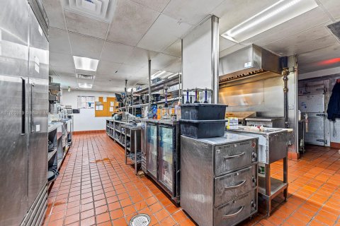 Propiedad comercial en venta en Coral Springs, Florida № 1708552 - foto 24