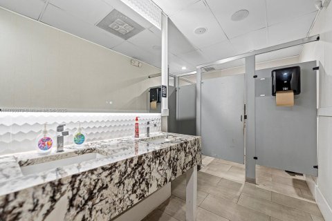 Propiedad comercial en venta en Coral Springs, Florida № 1708552 - foto 15