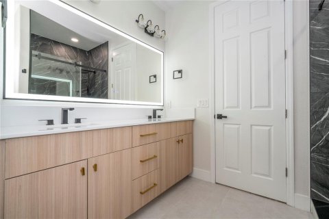 Casa en venta en Orlando, Florida, 4 dormitorios, 276.76 m2 № 1781172 - foto 25