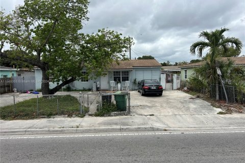 House in Miami, Florida 3 bedrooms, 88.26 sq.m. № 1867530 - photo 1