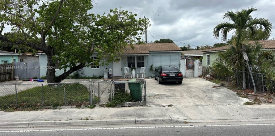 House in Miami, Florida 3 bedrooms, 88.26 sq.m. № 1867530