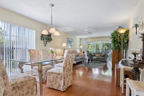Condominio en alquiler en Sarasota, Florida, 2 dormitorios, 109.81 m2 № 1411673 - foto 4