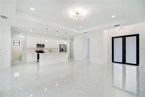 Casa en venta en Port Charlotte, Florida, 4 dormitorios, 165.64 m2 № 2220912 - foto 17