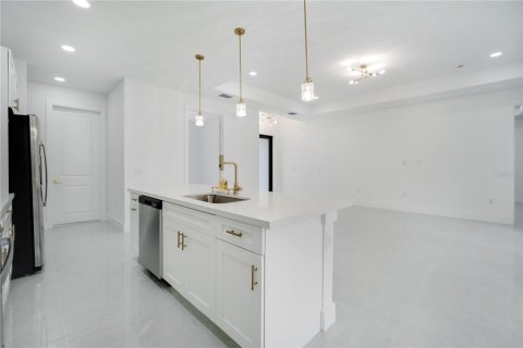 Casa en venta en Port Charlotte, Florida, 4 dormitorios, 165.64 m2 № 2220912 - foto 14