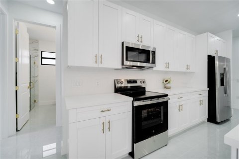 Casa en venta en Port Charlotte, Florida, 4 dormitorios, 165.64 m2 № 2220912 - foto 13