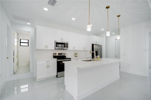 Casa en venta en Port Charlotte, Florida, 4 dormitorios, 165.64 m2 № 2220912 - foto 15