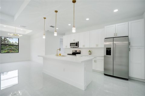 Casa en venta en Port Charlotte, Florida, 4 dormitorios, 165.64 m2 № 2220912 - foto 16