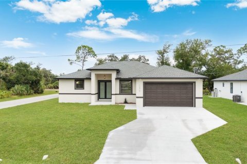 Casa en Port Charlotte, Florida 4 dormitorios, 165.64 m2 № 2220912