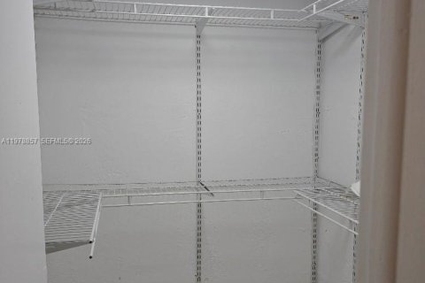 Condominio en venta en Miami, Florida, 1 dormitorio, 51.84 m2 № 2077628 - foto 9