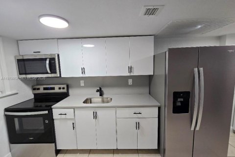Condominio en venta en Miami, Florida, 1 dormitorio, 51.84 m2 № 2077628 - foto 2