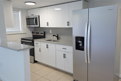 Condominio en venta en Miami, Florida, 1 dormitorio, 51.84 m2 № 2077628 - foto 3