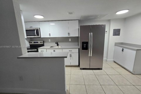 Condominio en venta en Miami, Florida, 1 dormitorio, 51.84 m2 № 2077628 - foto 4