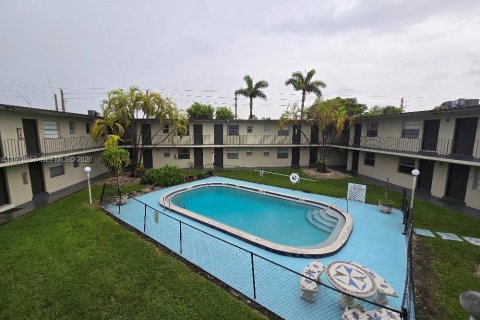 Condominio en venta en Miami, Florida, 1 dormitorio, 51.84 m2 № 2077628 - foto 15