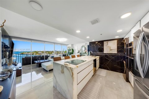 Condominio en venta en North Bay Village, Florida, 2 dormitorios, 95.69 m2 № 1965284 - foto 1