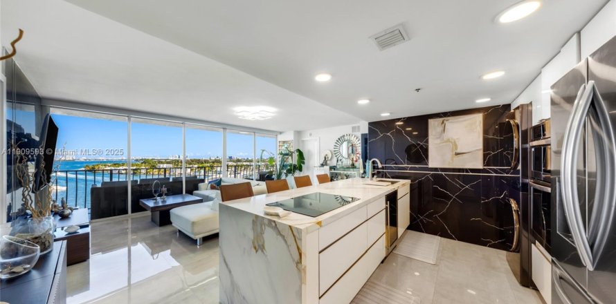 Condominio en North Bay Village, Florida, 2 dormitorios  № 1965284