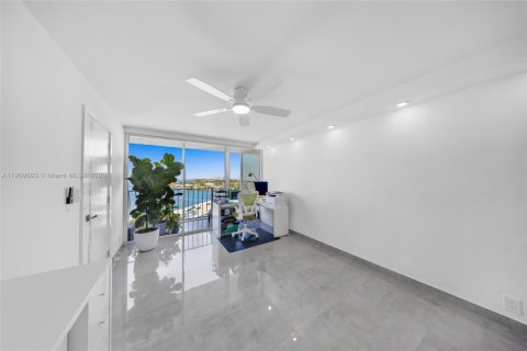Condominio en venta en North Bay Village, Florida, 2 dormitorios, 95.69 m2 № 1965284 - foto 17