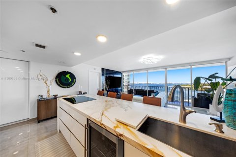 Condominio en venta en North Bay Village, Florida, 2 dormitorios, 95.69 m2 № 1965284 - foto 2