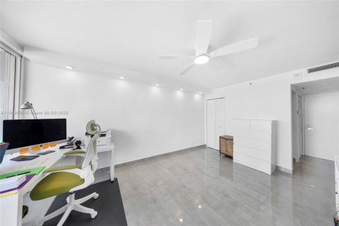 Condominio en venta en North Bay Village, Florida, 2 dormitorios, 95.69 m2 № 1965284 - foto 20