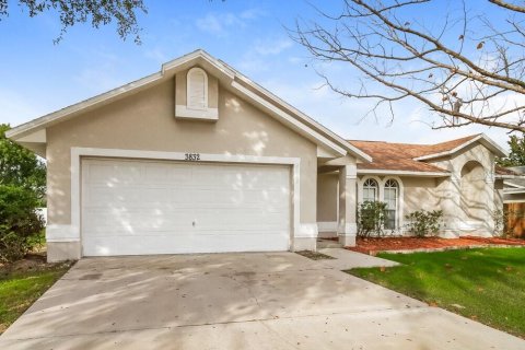 House in Orlando, Florida 3 bedrooms, 128.48 sq.m. № 1883508 - photo 1