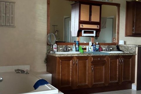 House in Royal Palm Beach, Florida 3 bedrooms, 175.03 sq.m. № 2084175 - photo 14