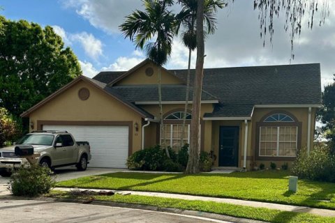 House in Royal Palm Beach, Florida 3 bedrooms, 175.03 sq.m. № 2084175 - photo 2