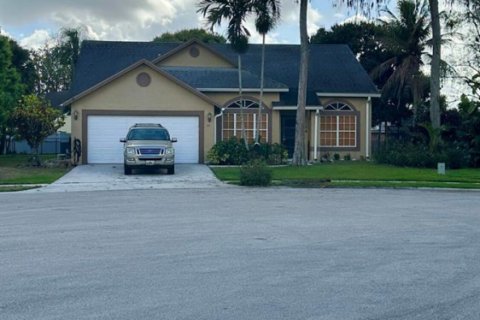 House in Royal Palm Beach, Florida 3 bedrooms, 175.03 sq.m. № 2084175 - photo 24