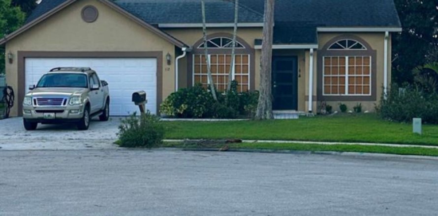 House in Royal Palm Beach, Florida 3 bedrooms, 175.03 sq.m. № 2084175
