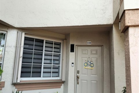 Condominio en Miami, Florida, 3 dormitorios  № 2011265