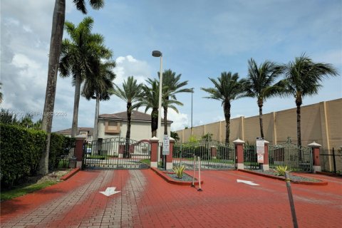 Condominio en venta en Miami, Florida, 3 dormitorios, 148.64 m2 № 2011265 - foto 3