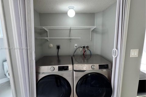 Condominio en venta en Miami, Florida, 3 dormitorios, 148.64 m2 № 2011265 - foto 17