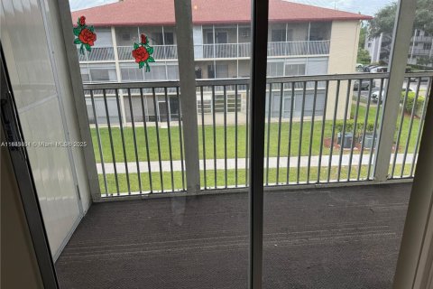 Condo in Pembroke Pines, Florida, 1 bedroom  № 1839267 - photo 7